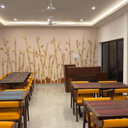 The Riviera Hotel Theni Exterior photo
