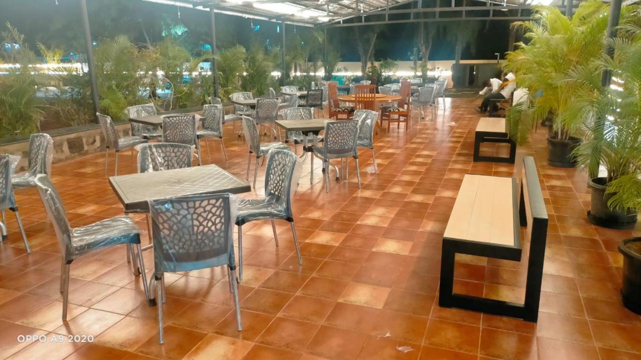 The Riviera Hotel Theni Exterior photo